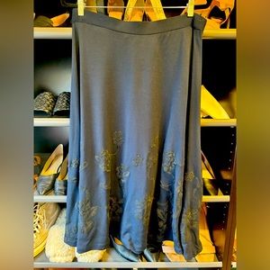 New! Never Worn Midi H&M Trumpet Skirt